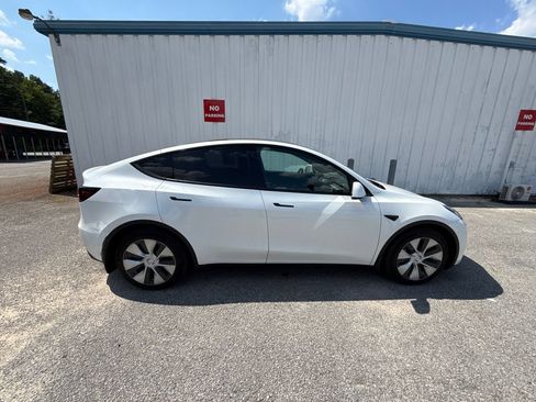 Used 2022 Tesla Model Y Long Range AWD/4WD image 8