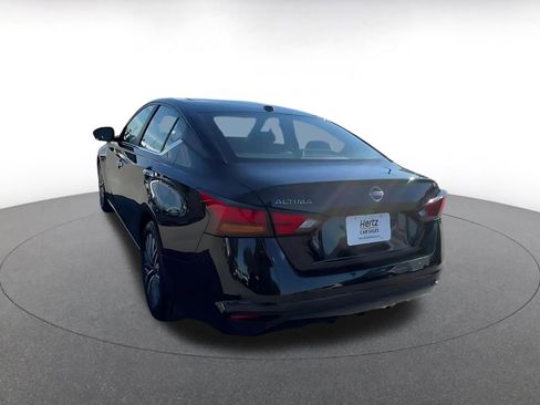 Used 2025 Nissan Altima 2.5 SV image 11