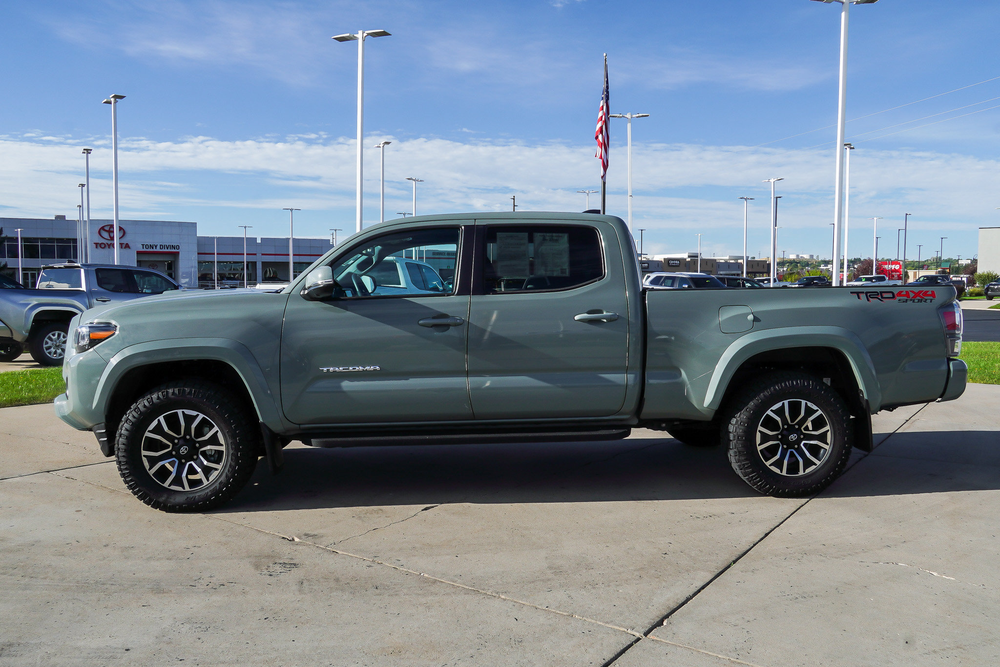 Certified 2023 Toyota Tacoma TRD Sport w/ TRD Premium Sport Package AWD/4WD image 5