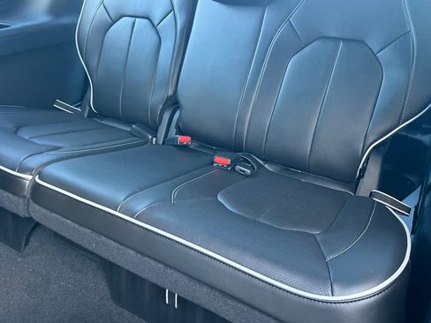 New 2026 Chrysler Pacifica Limited image 12