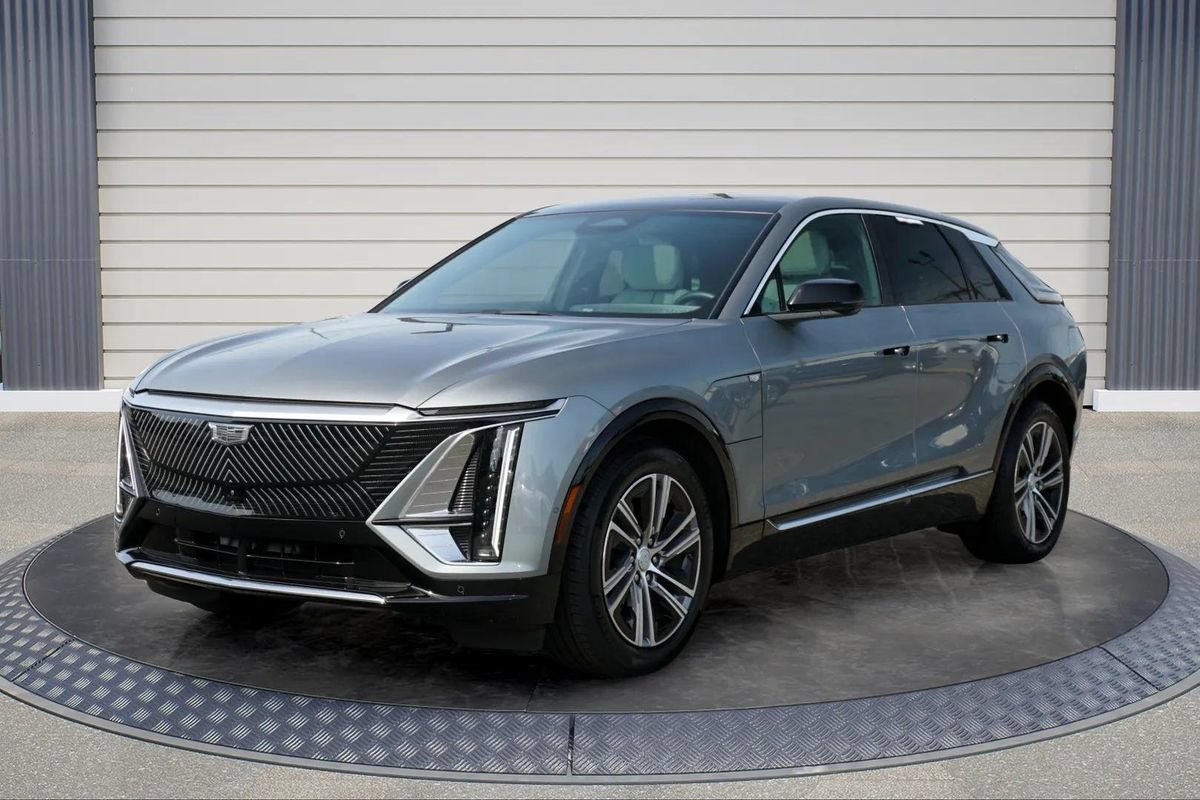 Used 2024 Cadillac Lyriq Luxury RWD image 3