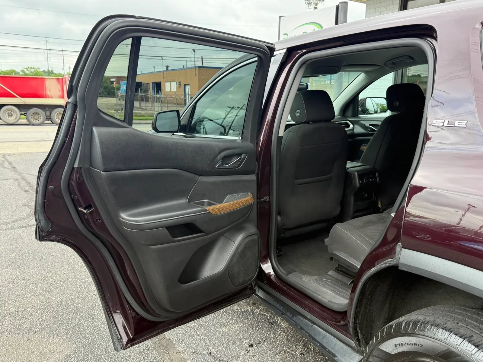 Used 2018 GMC Acadia SLE w/ LPO, Protection Package FWD image 22