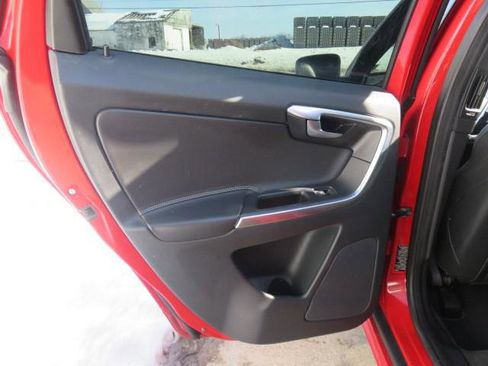 Used 2015 Volvo XC60 T6 R-Design image 26