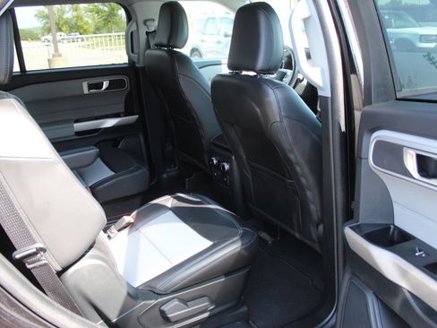 Used 2023 Ford Explorer XLT w/ Equipment Group 202A AWD/4WD image 15