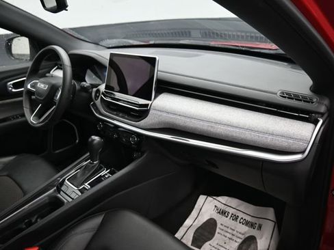 Used 2024 Jeep Compass Latitude image 9