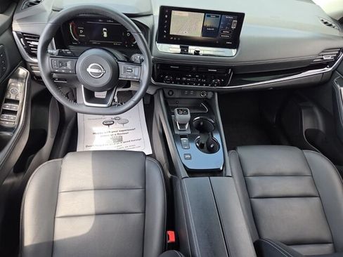 Used 2024 Nissan Rogue SL w/ SL Premium Package FWD image 11
