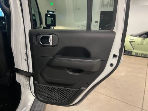 Used 2021 Jeep Wrangler Unlimited Sahara image 31