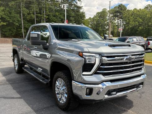 Used 2024 Chevrolet Silverado 2500 LTZ w/ LTZ Plus Package AWD/4WD image 2