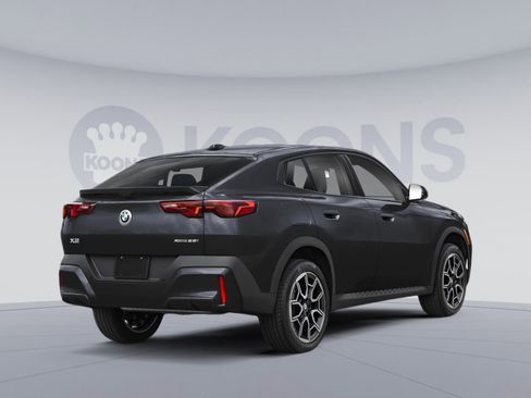 Used 2024 BMW X2 xDrive28i w/ Convenience Package image 2