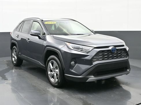 Used 2019 Toyota RAV4 Limited image 1