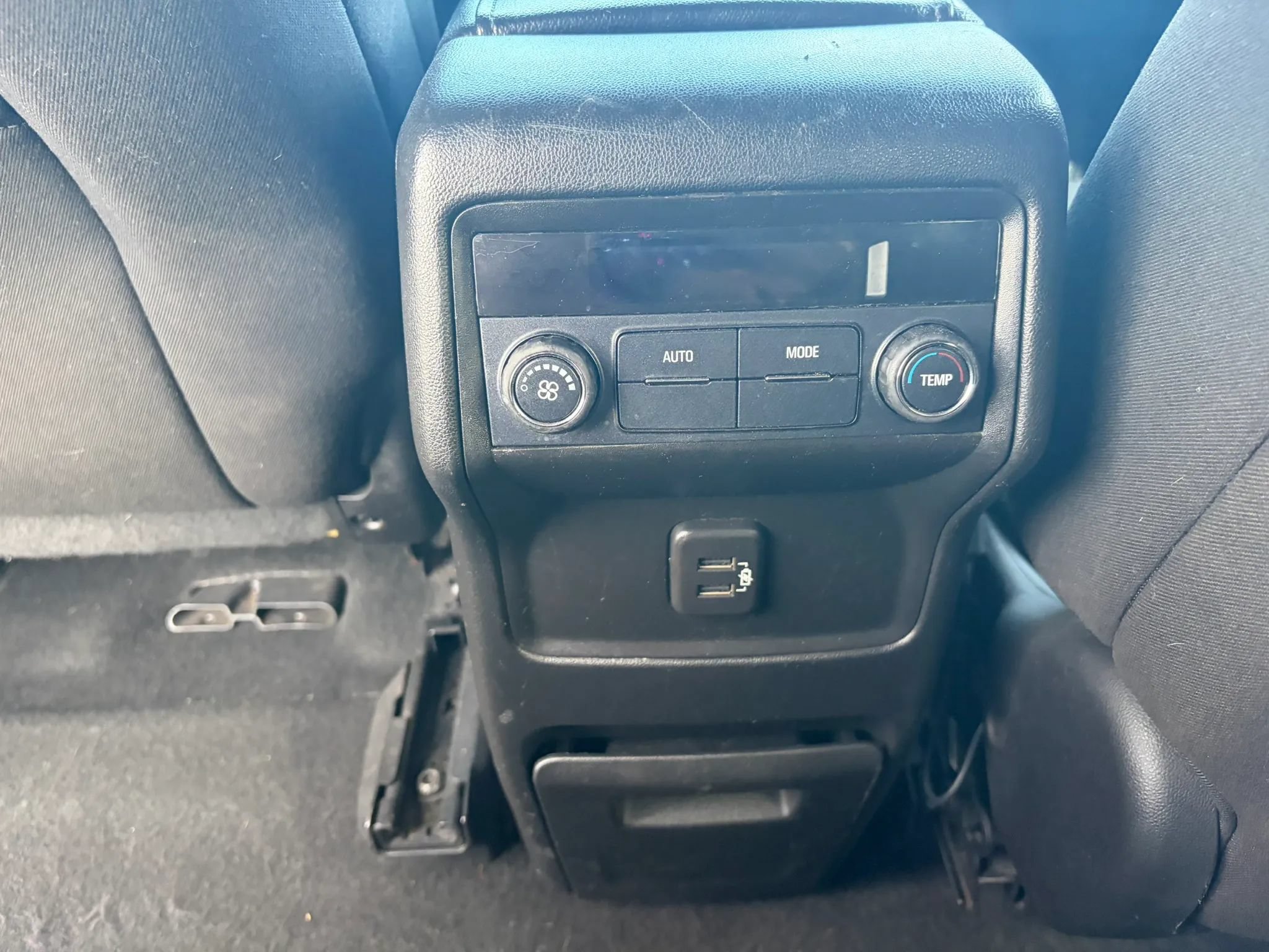 Used 2018 GMC Acadia SLE AWD/4WD image 12