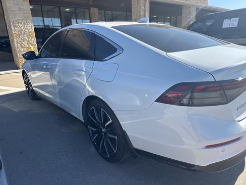 Used 2023 Honda Accord Touring image 5