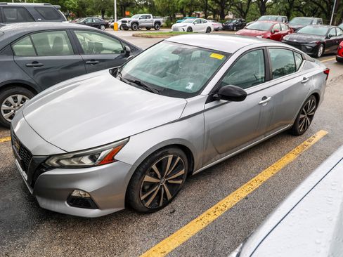 Used 2021 Nissan Altima 2.5 SR FWD image 3