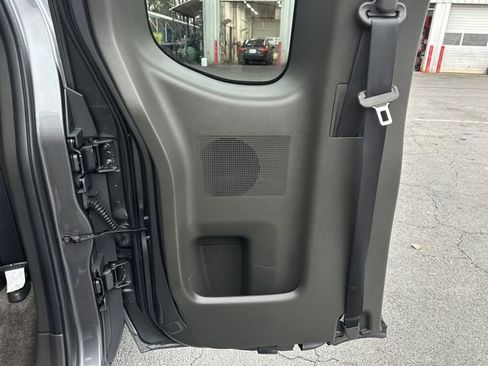 Used 2016 Nissan Frontier SV image 7