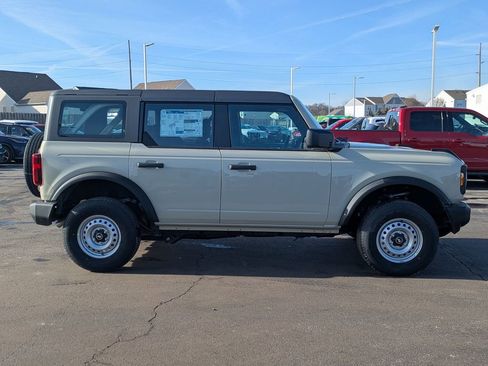 New 2025 Ford Bronco 4-Door image 8
