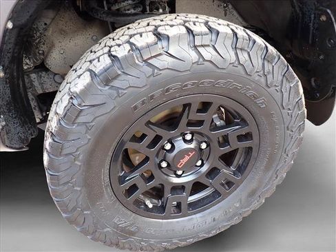 Used 2017 Toyota 4Runner TRD Off-Road Premium AWD/4WD image 7