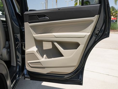 Used 2022 Volkswagen Atlas SE w/ Panoramic Sunroof Package FWD image 35