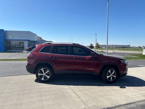 Used 2019 Jeep Cherokee Limited AWD/4WD image 2