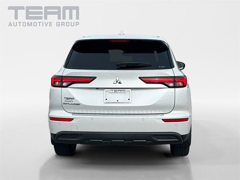 Used 2022 Mitsubishi Outlander ES image 6