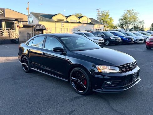 Used 2017 Volkswagen Jetta GLI FWD image 6