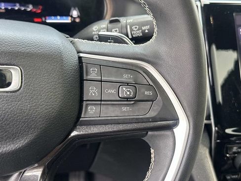 Used 2023 Jeep Grand Cherokee L Laredo AWD/4WD image 31