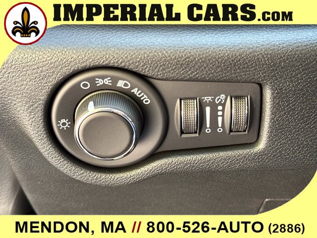 New 2027 Chrysler Pacifica Select FWD image 21