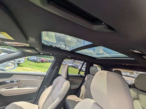 Used 2026 Volvo XC90 B5 Core AWD/4WD image 22