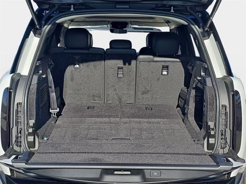 New 2025 Land Rover Range Rover Long Wheelbase SE image 12