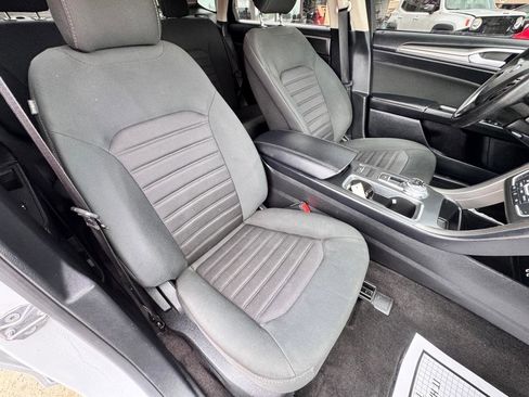 Used 2020 Ford Fusion SE FWD image 19