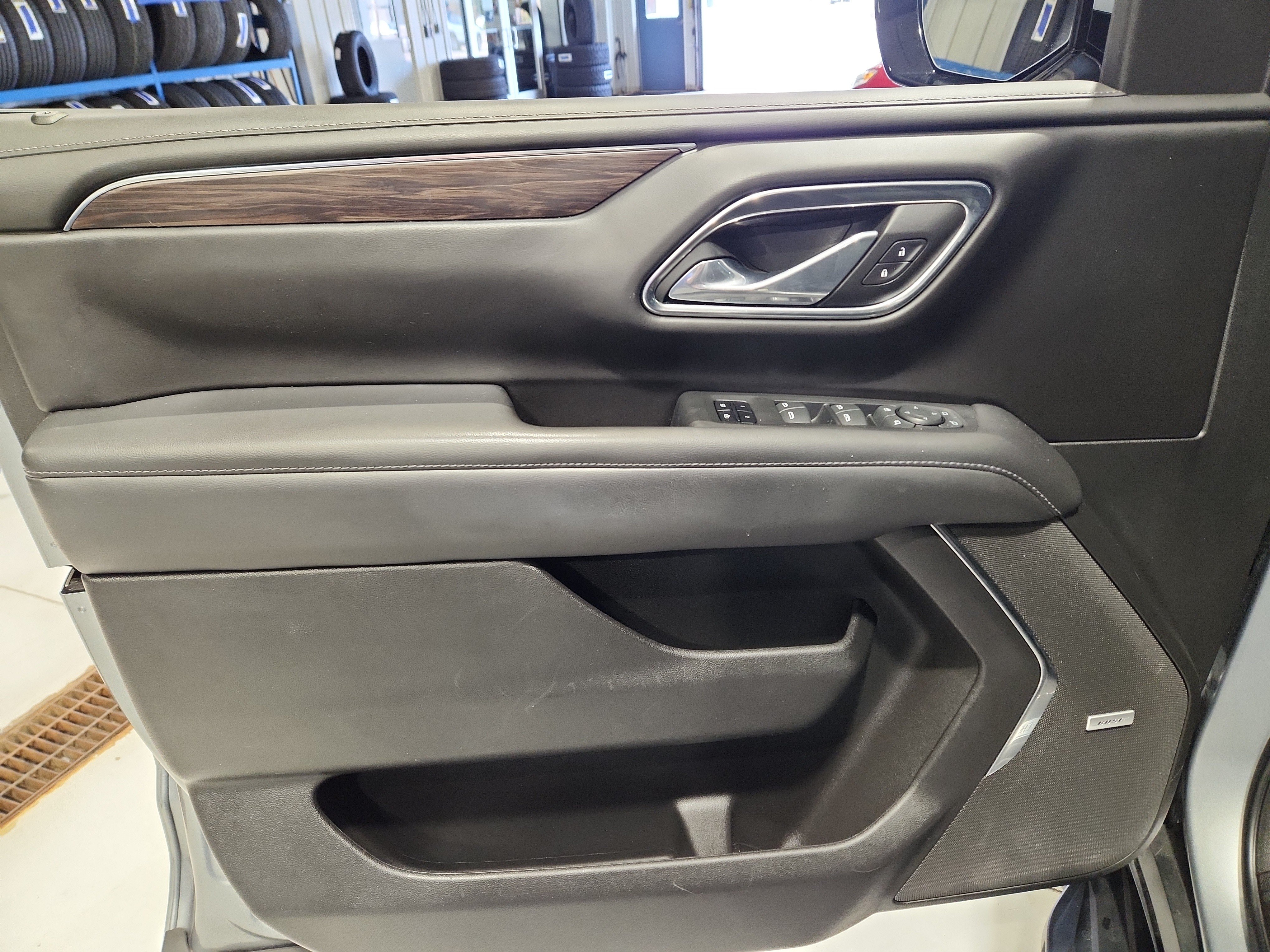 Used 2023 Chevrolet Tahoe LT w/ Luxury Package AWD/4WD image 17