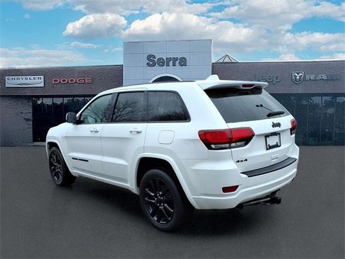 Used 2019 Jeep Grand Cherokee Altitude image 4