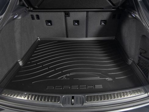 Certified 2026 Porsche Macan AWD/4WD image 45