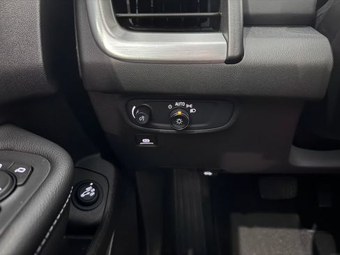 Certified 2024 GMC Terrain SLE w/ Driver Convenience Package AWD/4WD image 24