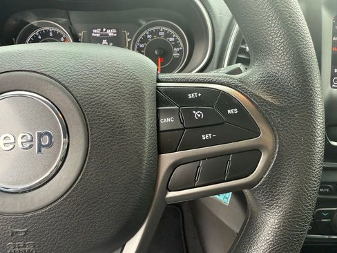 Used 2019 Jeep Cherokee Latitude w/ Popular Appearance Group image 32