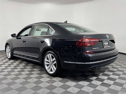 Used 2017 Volkswagen Passat 1.8T SEL Premium image 8