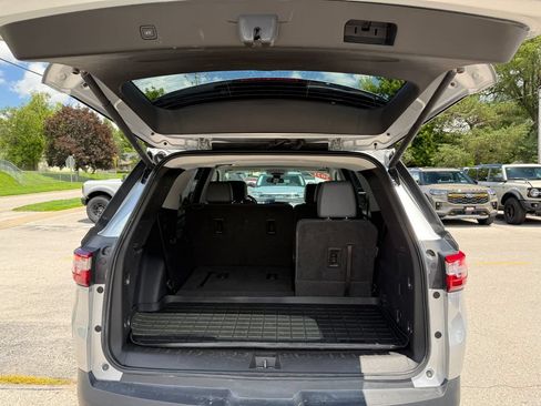 Used 2021 Chevrolet Traverse LT w/ LPO, Cargo Package AWD/4WD image 9