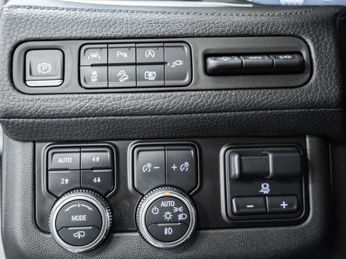 Used 2022 GMC Yukon Denali w/ Denali Premium Package image 53