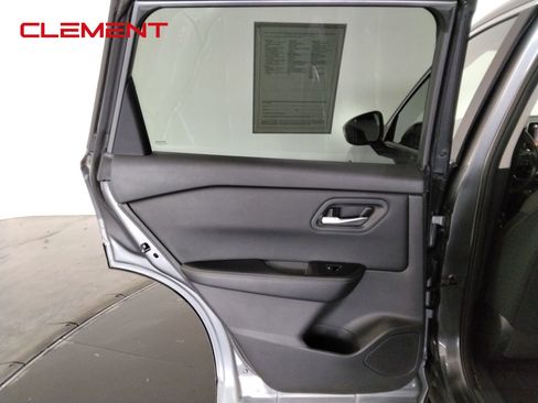 Used 2024 Nissan Rogue SV image 33