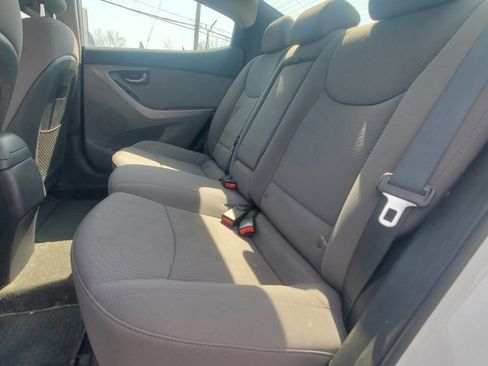 Used 2015 Hyundai Elantra SE image 12