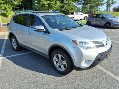 Used 2015 Toyota RAV4 XLE w/ Preferred Accessory Package FWD image 3