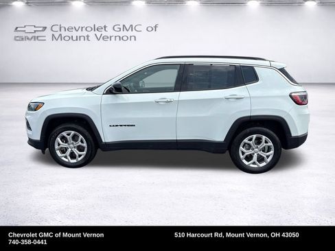 Used 2024 Jeep Compass Latitude AWD/4WD image 2