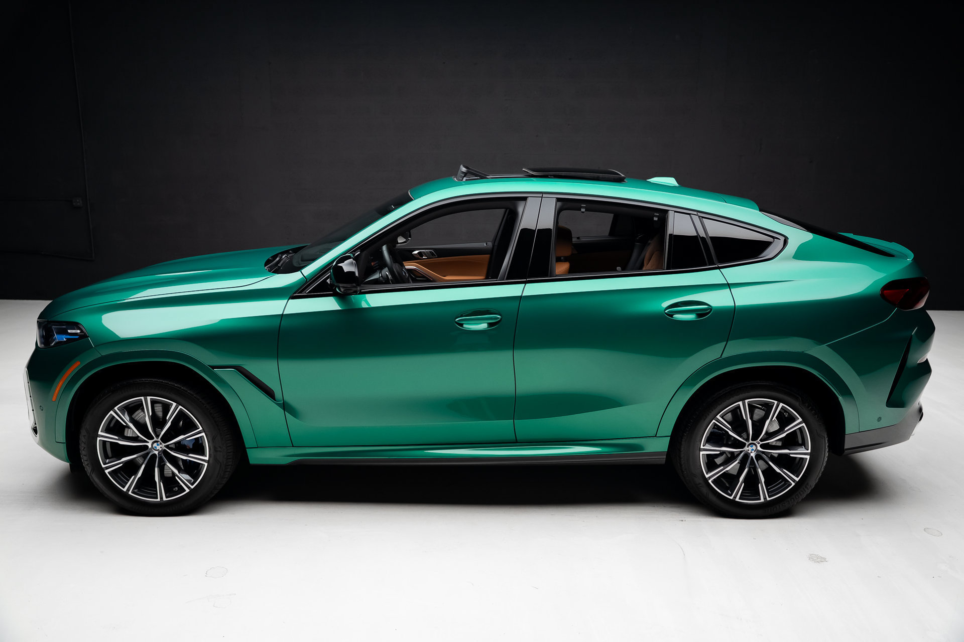 Used 2026 BMW X6 M60i AWD/4WD image 17
