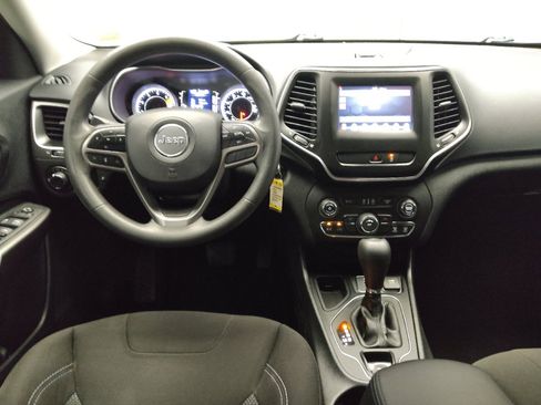 Used 2021 Jeep Cherokee Latitude FWD image 22