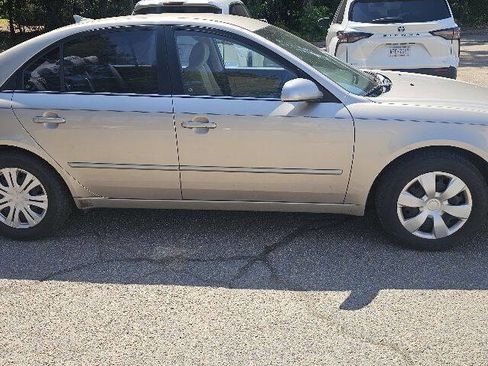 Used 2009 Hyundai Sonata GLS w/ Popular Equipment Pkg 2 FWD image 3