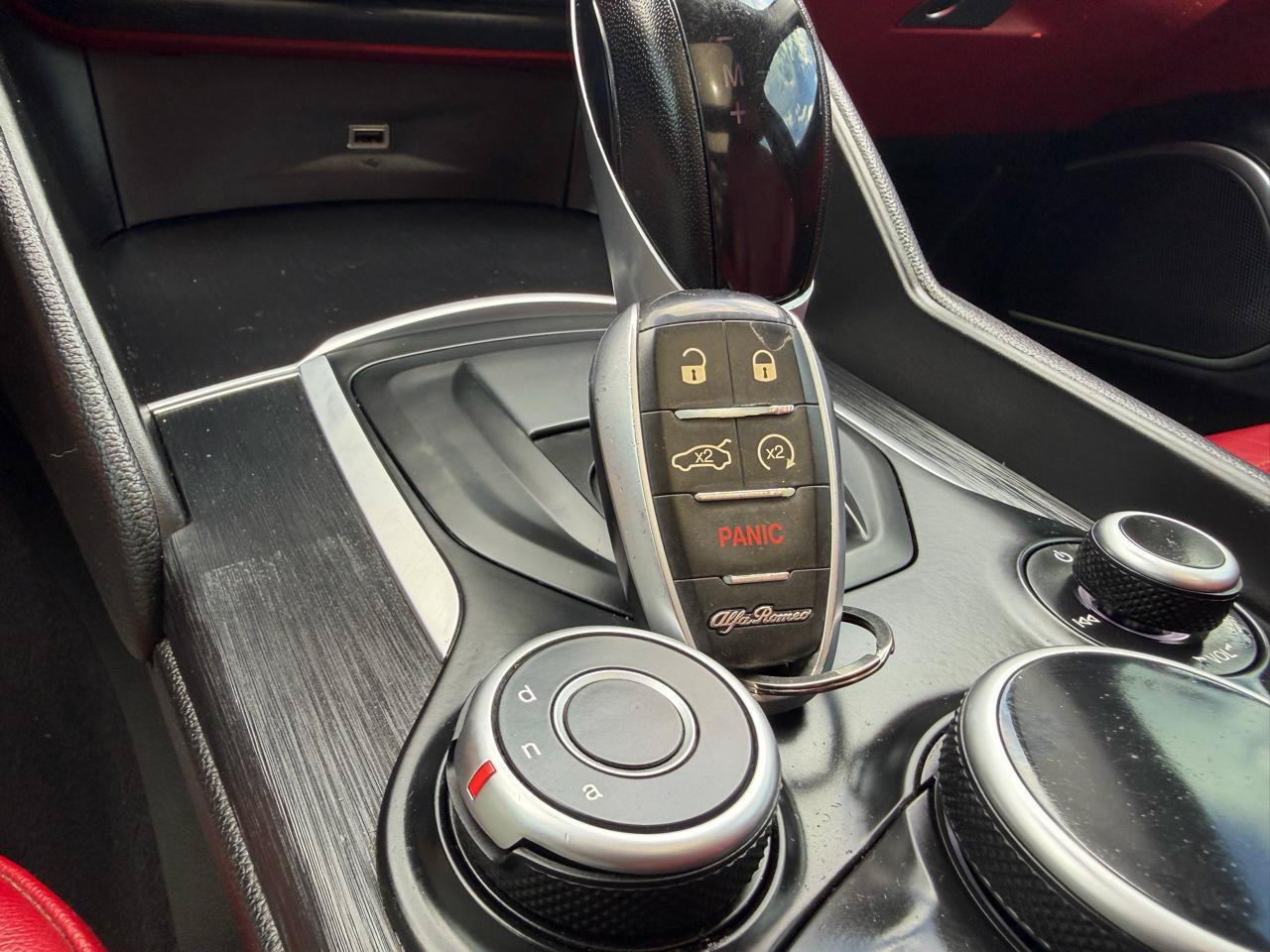 Used 2019 Alfa Romeo Giulia AWD image 31