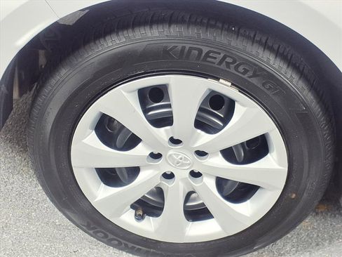 Used 2023 Toyota Corolla LE image 4