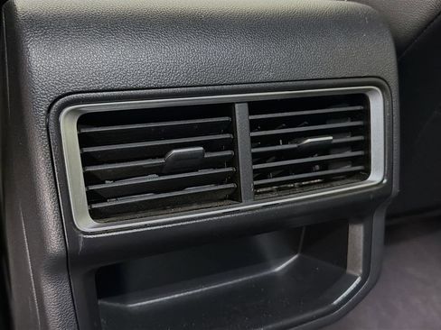 Used 2024 Volkswagen Atlas Cross Sport SE image 28