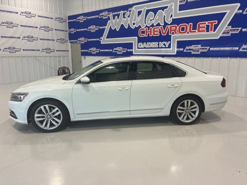 Used 2017 Volkswagen Passat 3.6 SEL Premium FWD image 3