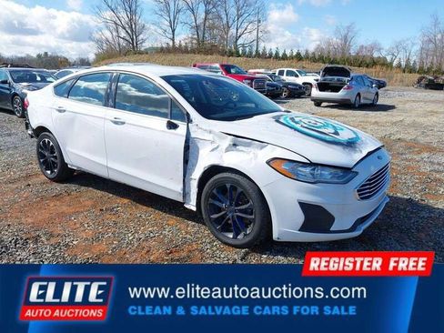 Used 2020 Ford Fusion SE image 1