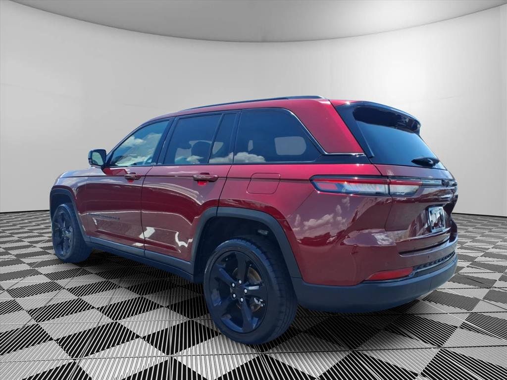 Used 2023 Jeep Grand Cherokee Limited w/ Luxury Tech Group II RWD image 26